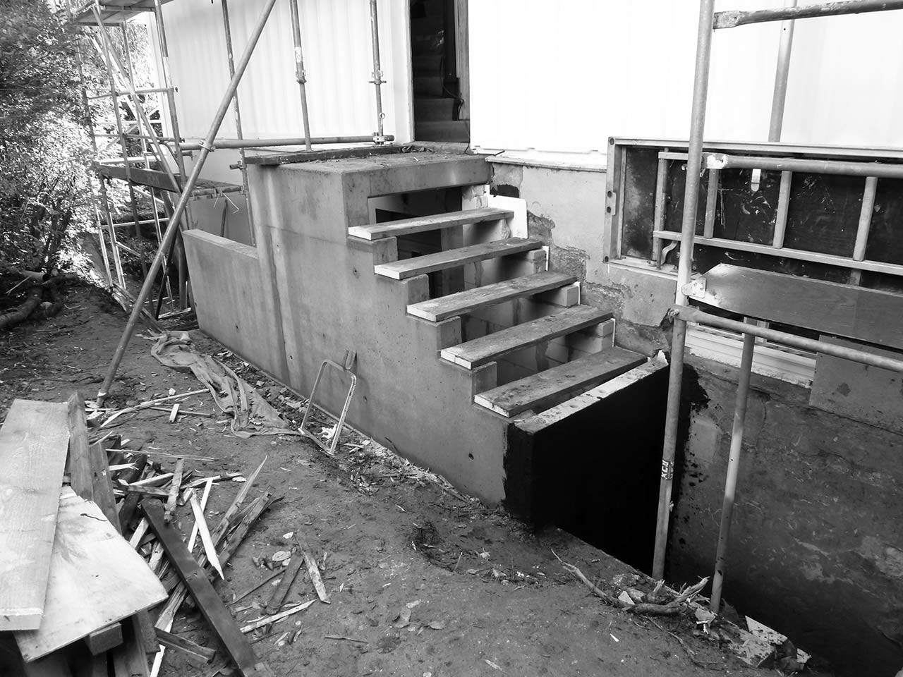 Treppe am alten haus vor der Sanierung.