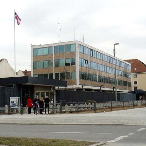 Das Amerikanische Konsulat in München, Straßenansicht.